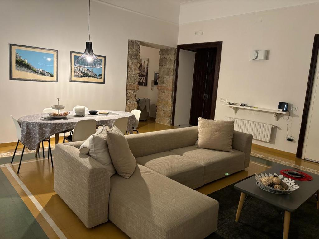 Luxury Manfredi Apartment Σαλέρνο Εξωτερικό φωτογραφία