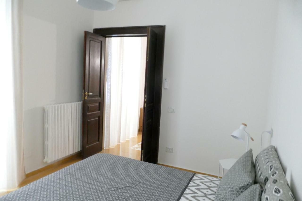 Luxury Manfredi Apartment Σαλέρνο Εξωτερικό φωτογραφία