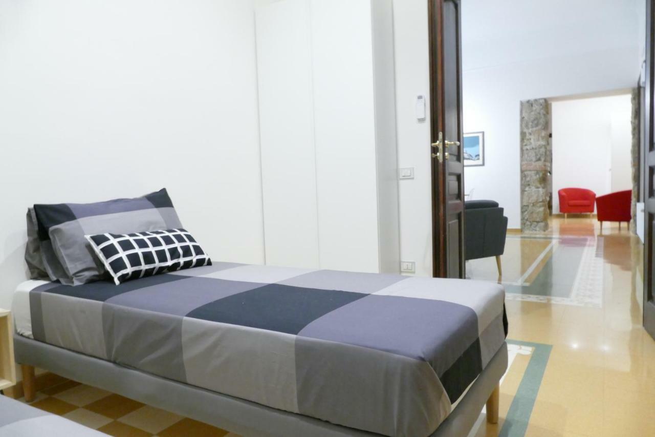 Luxury Manfredi Apartment Σαλέρνο Εξωτερικό φωτογραφία